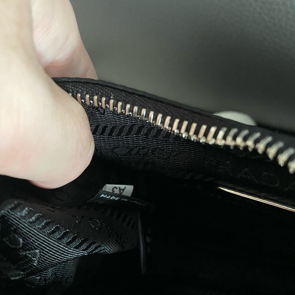 ❌SOLD❌PRADA RE-EDITION 2005 - Picture 6 of 10